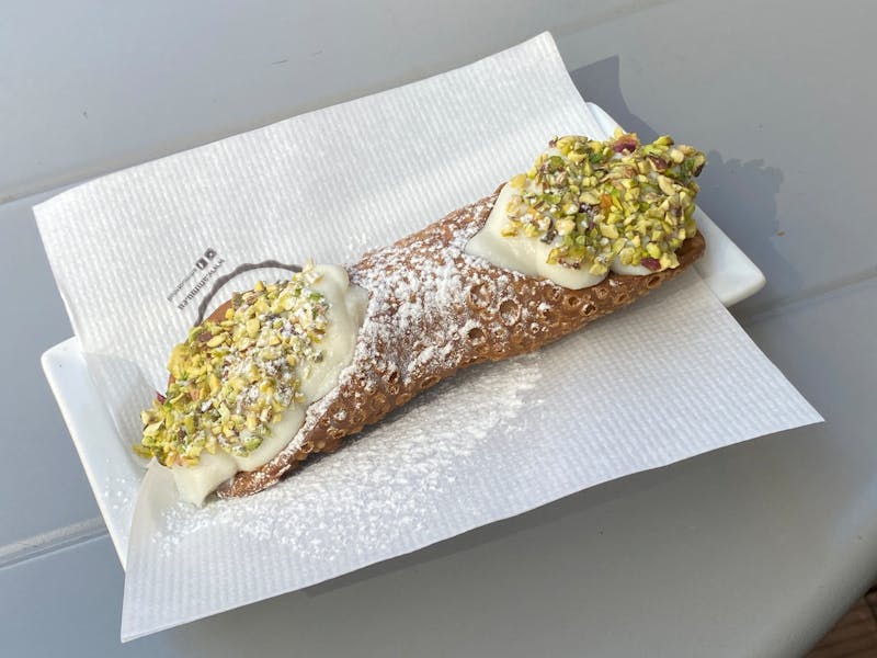 Cannoli dessert